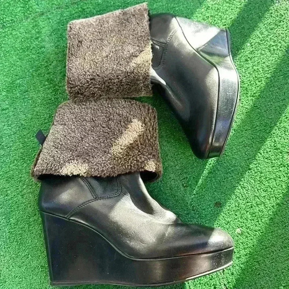 Stuart Weitzman - Picture 4 of 7